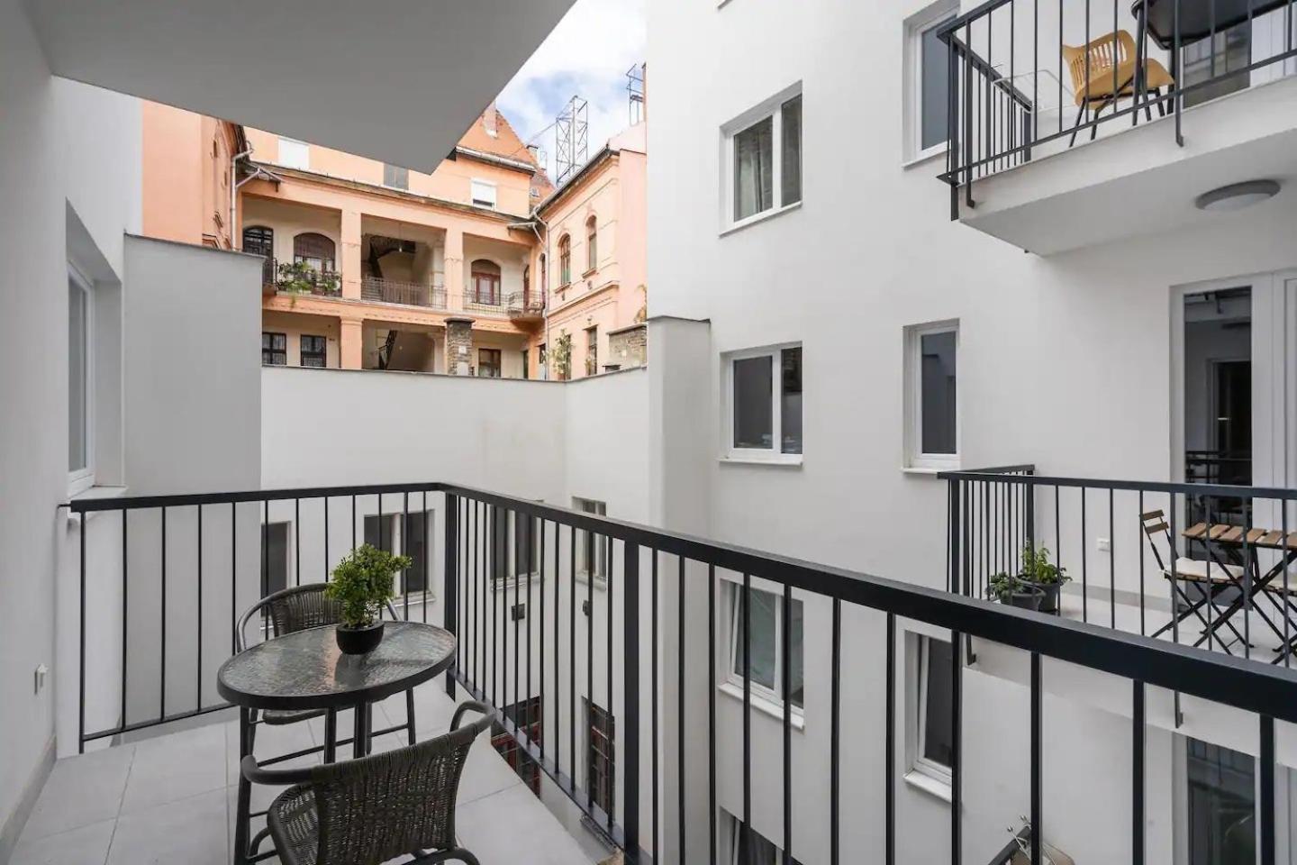 The Rose Garden Budapest Apartments Eksteriør billede
